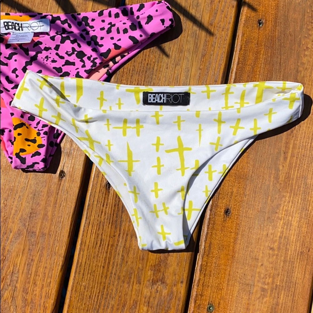 Beach Riot bikini bottom x 2 - Picture 2 of 5